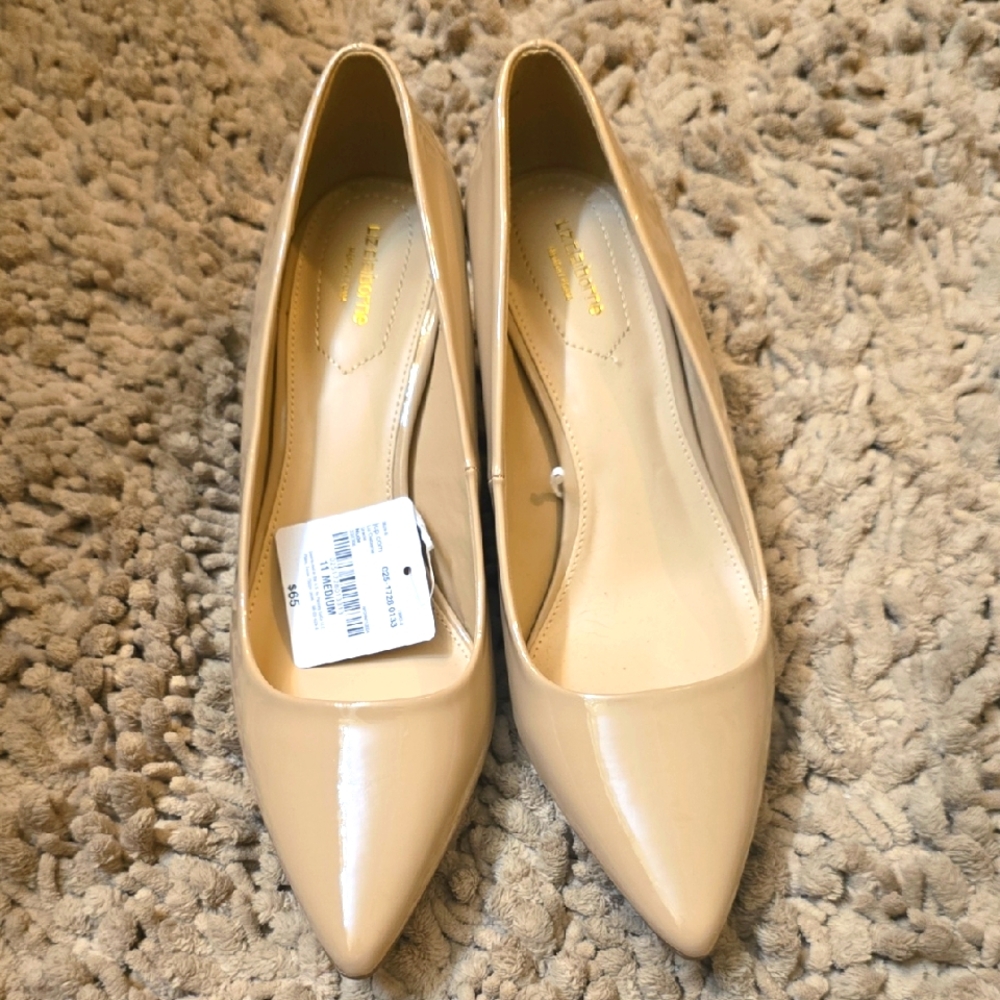 New‎ Liz Claiborne Women's Size 11 M Beige Patent Leather Gold Accent Pump Shoe